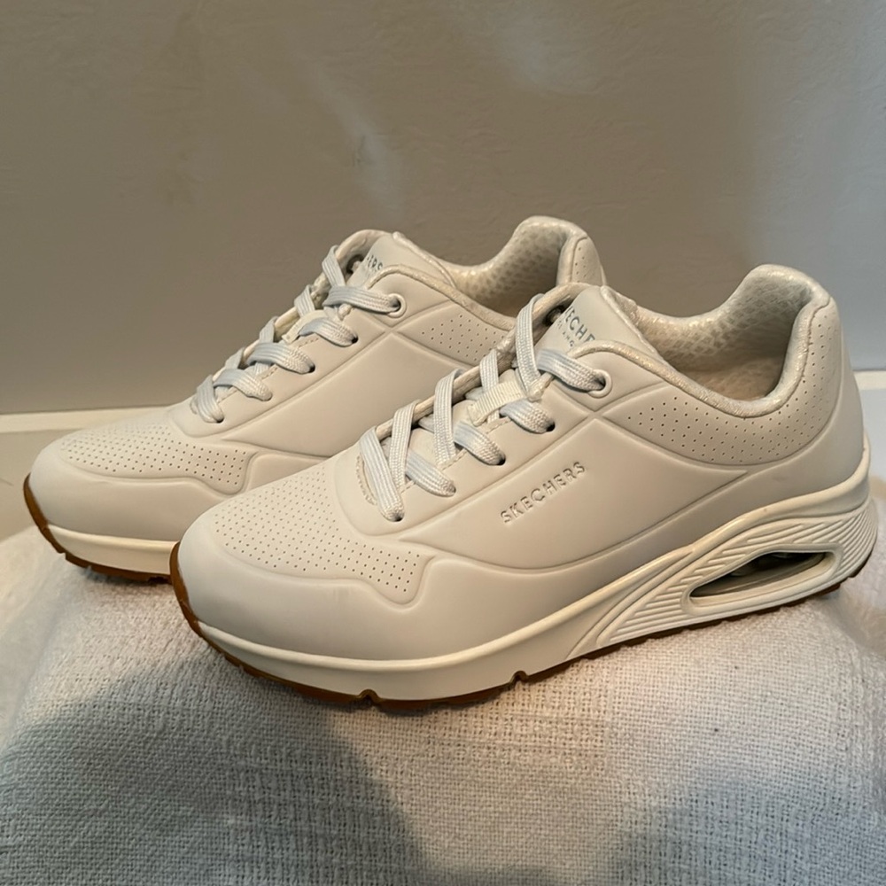 Sketchers shoes, Uno stand on air